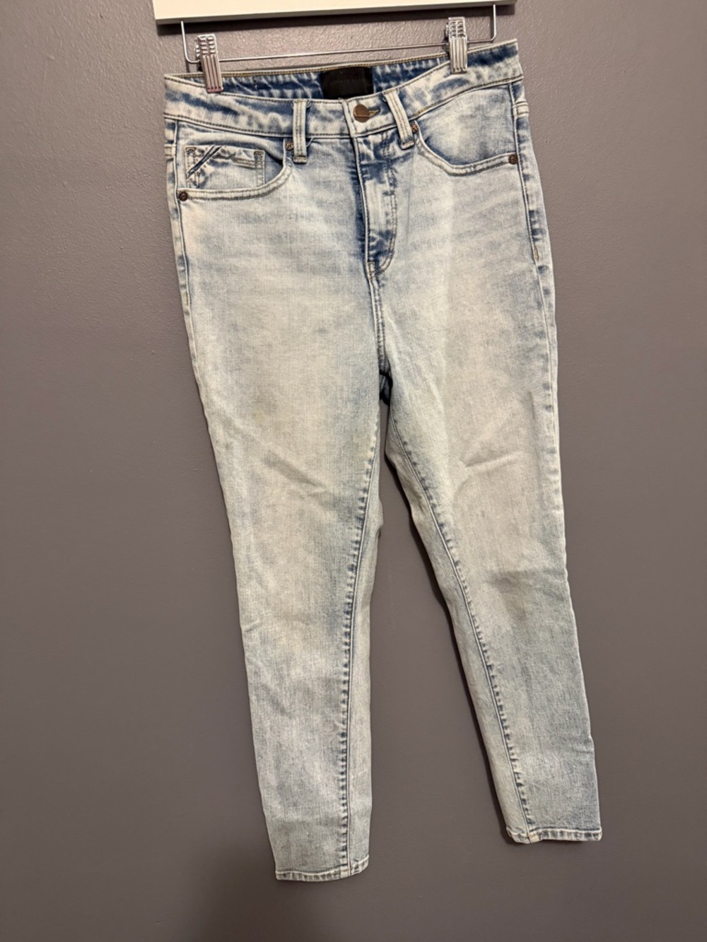Buckle Light Blue Cropped Skinny Jeans